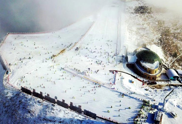 百里荒滑雪場