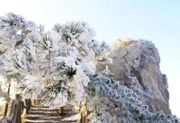 黃岡紅花尖滑雪度假村