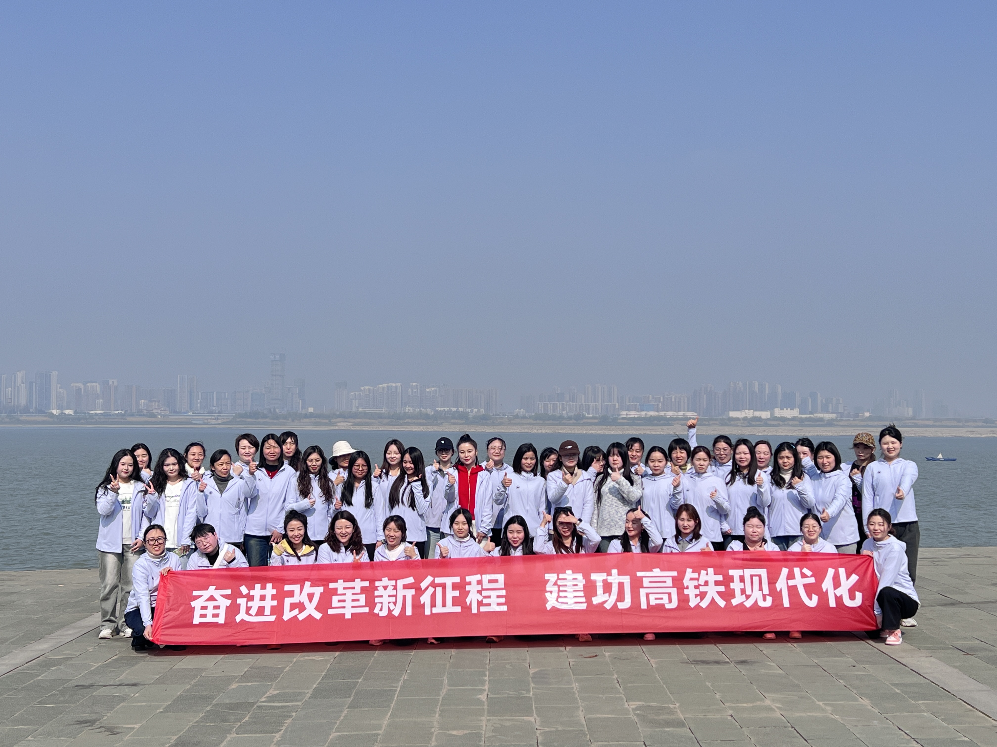 水上陀螺團建：挑戰與協作的玩水時刻
